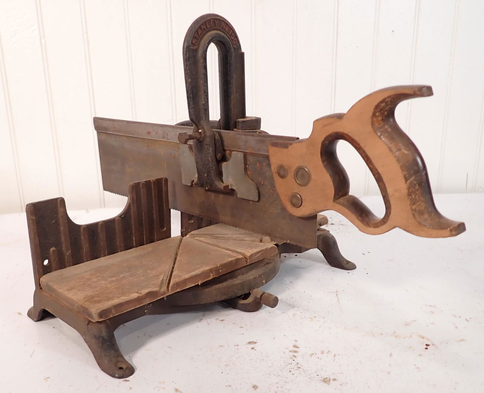 Stanley No. 150 Cast Iron Mitre Box (1 of 4)