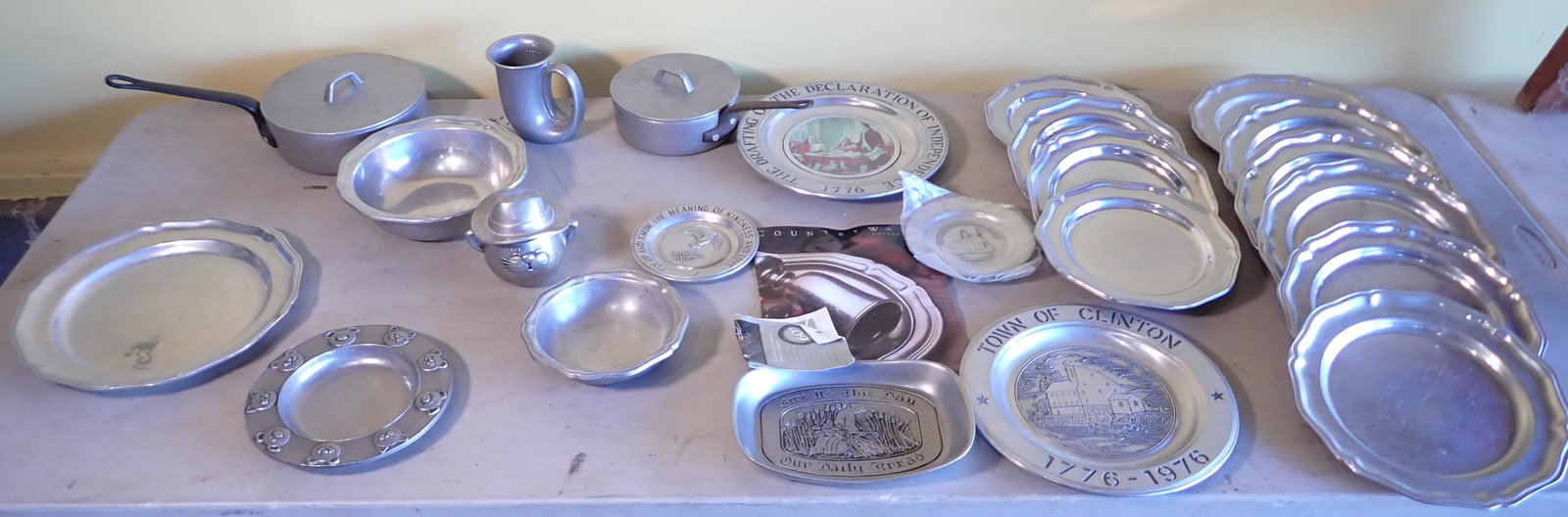 Wilton Aluminum Pots Plates Bowls Clinton NJ Charger: No shipping !