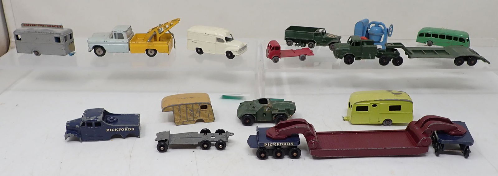 Hubley Tow Truck & Matchboxes: Getting all pictured
