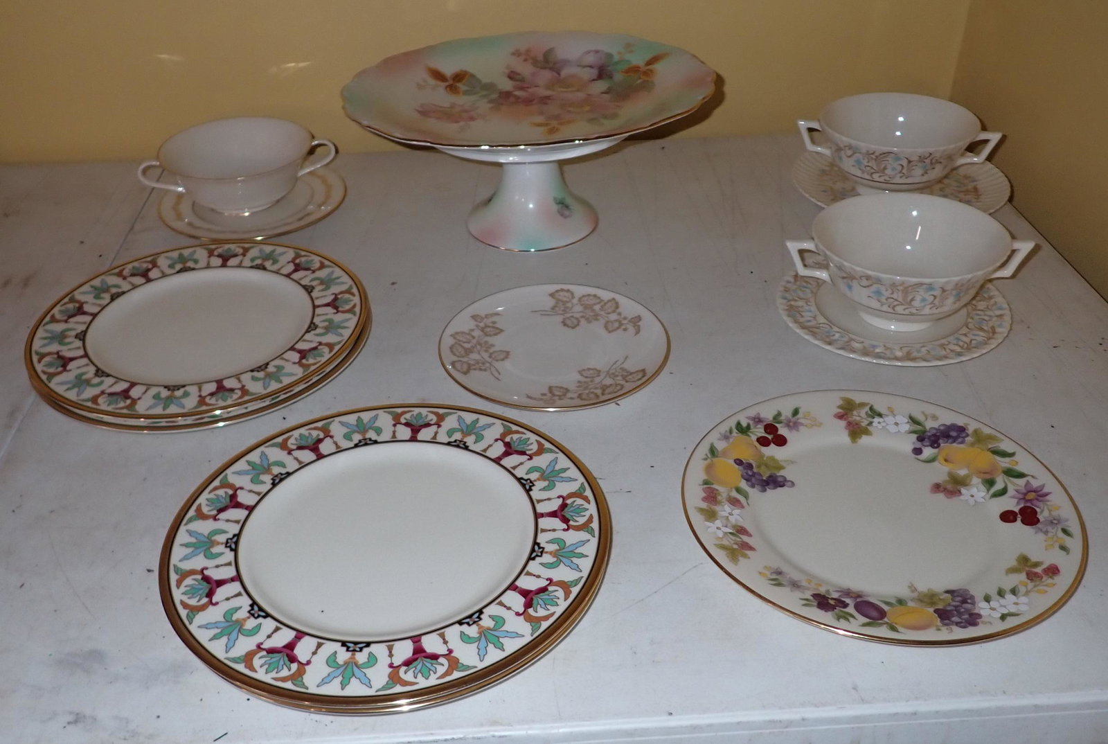 Lenox Plates Soup Bowls Bavaria Compote: No shipping !