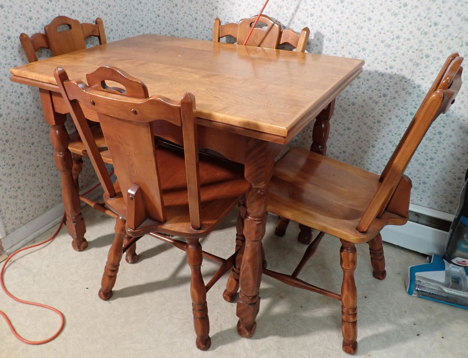 Maple Extension Table & 4 Chairs (1 of 5)