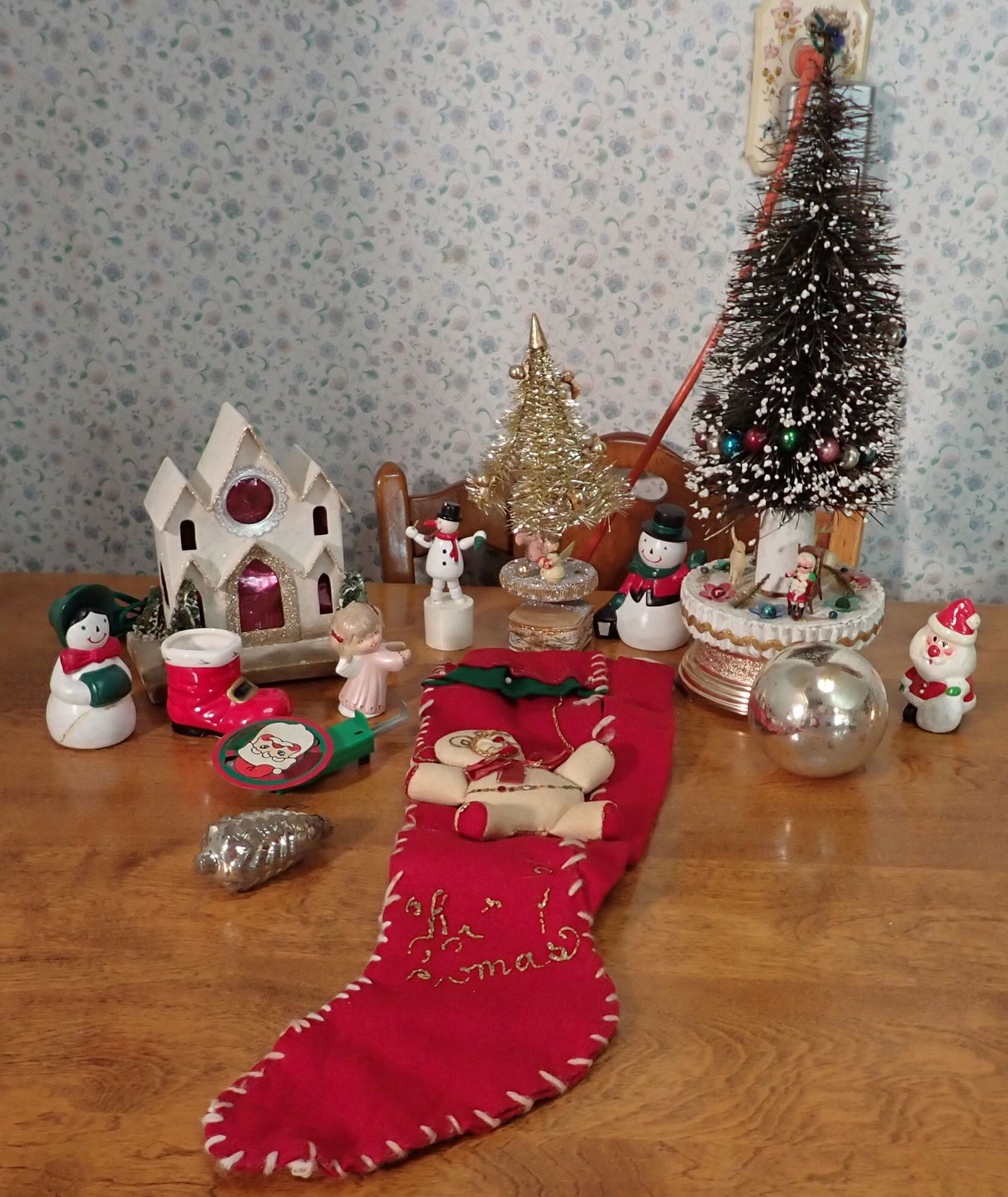 Vintage Christmas Tree Decorations and Ornaments (1 of 6)