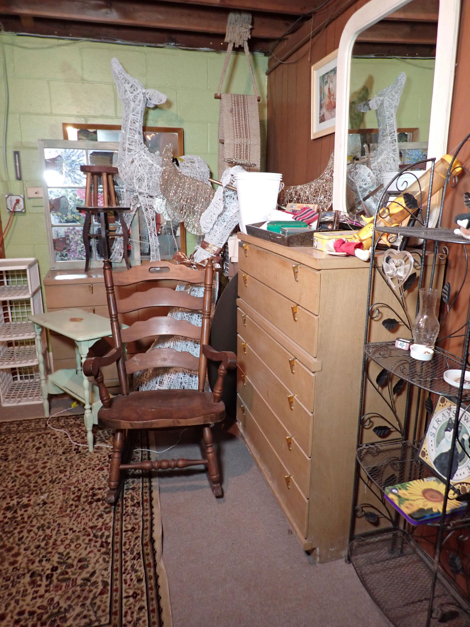 Partial Room Contents (1 of 9)