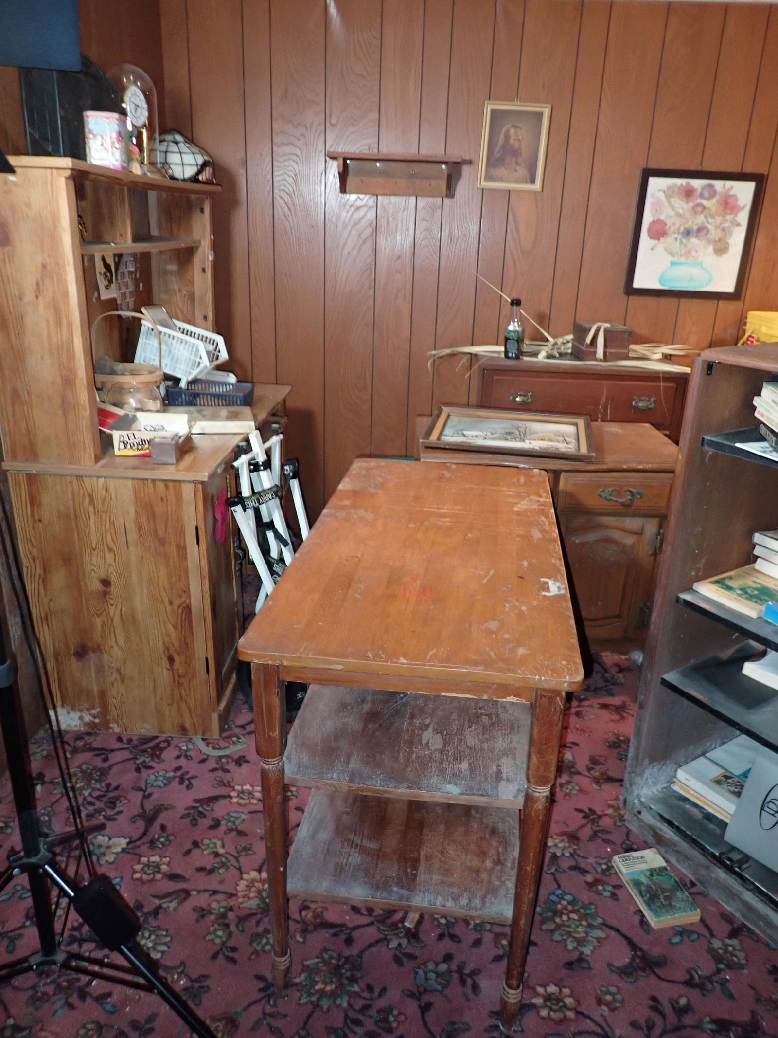 Partial Room Contents (1 of 10)