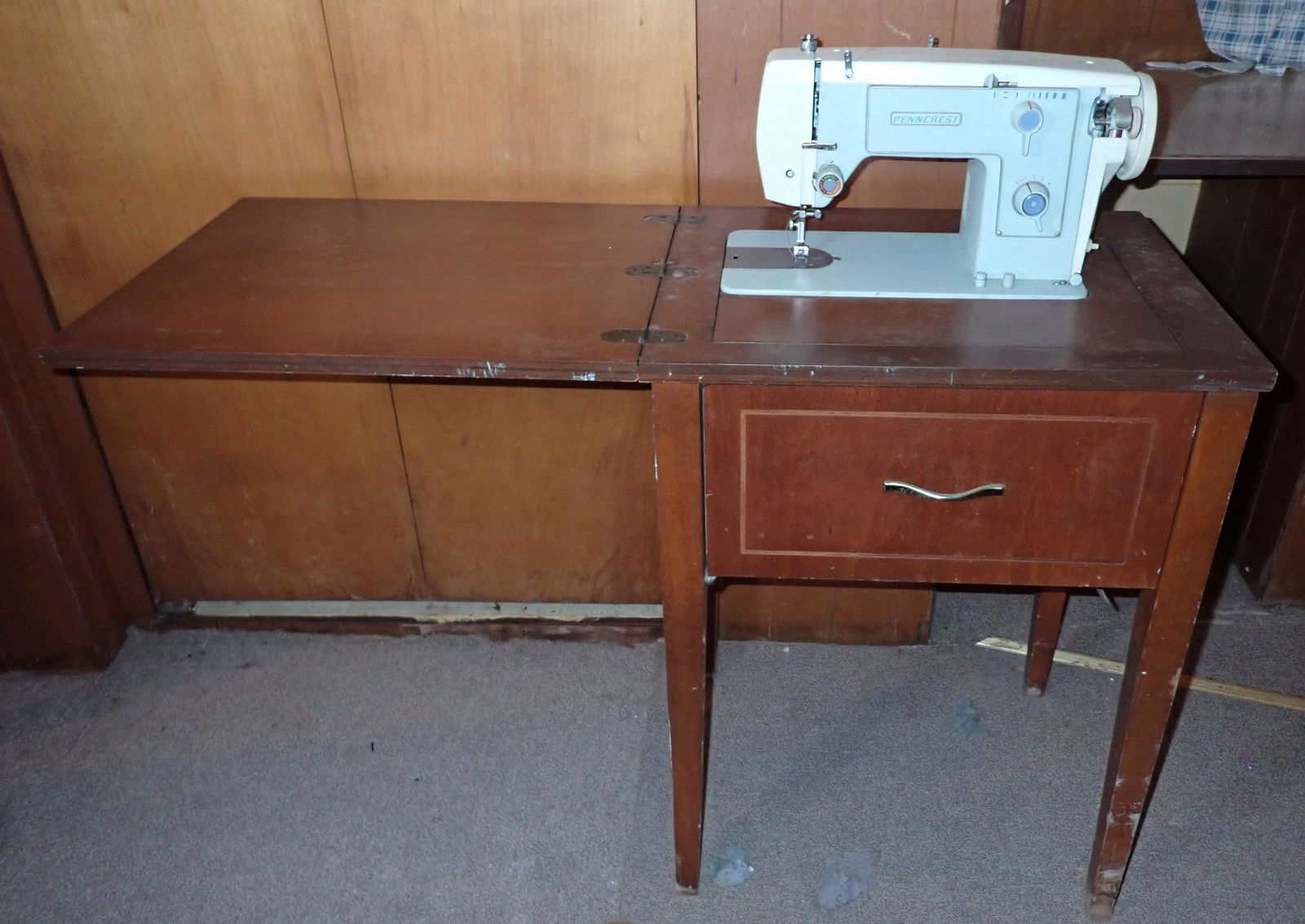 Penncrest Model 2000 Sewing Machine (1 of 5)