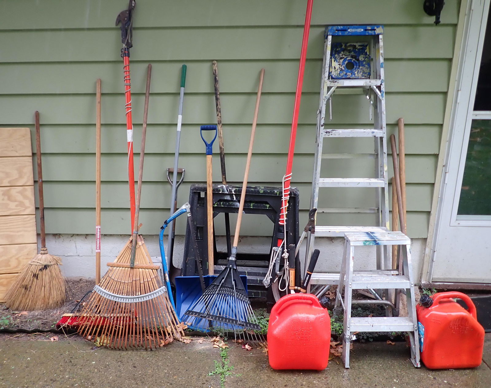 Garden Tools Ladders Sawhorses (1 of 4)