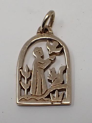 14kt Gold Charm: Approx 1/2" x 5/8" and weighs approx 1.54 dwt
