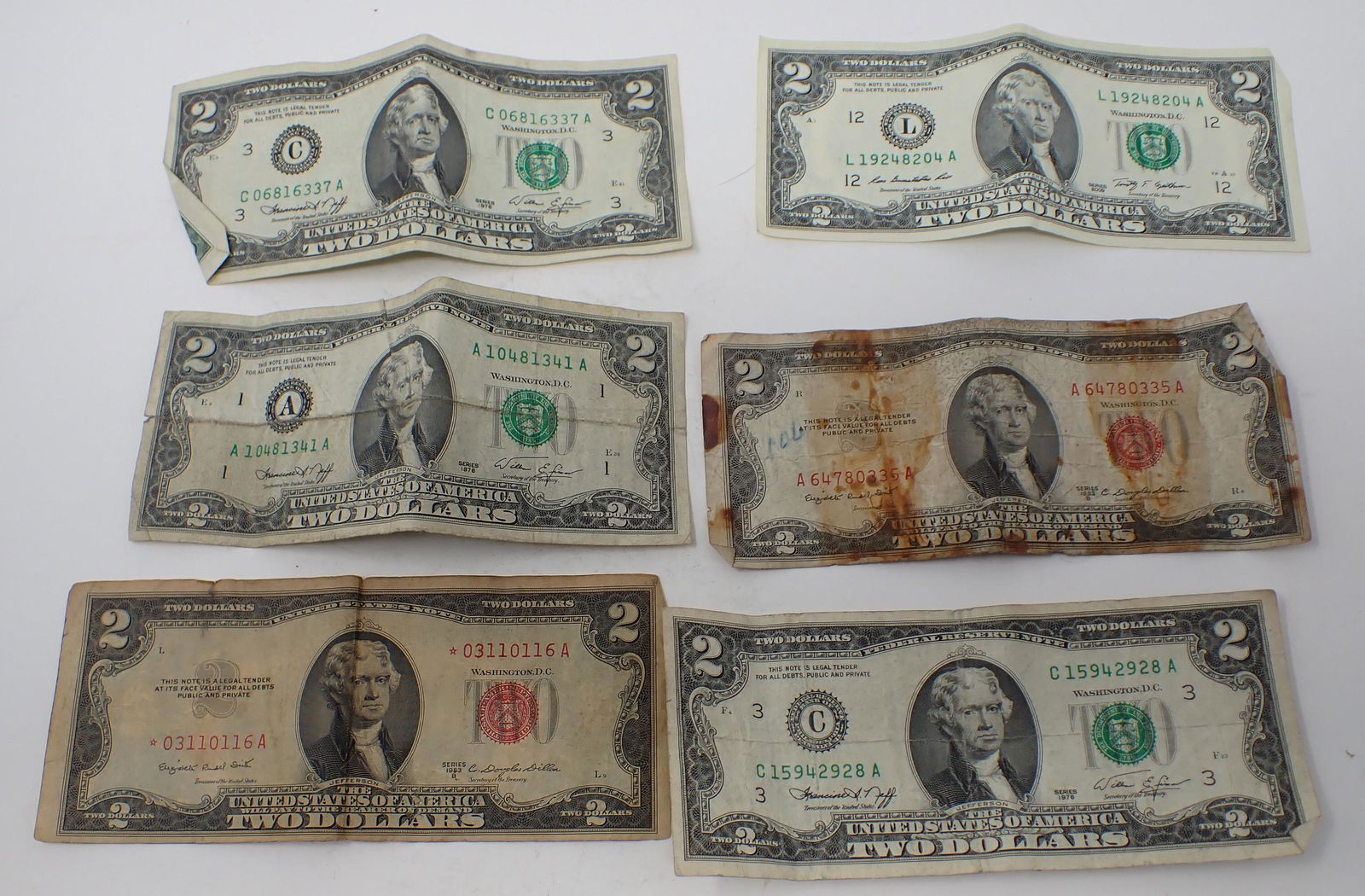 2 Dollar Bills incl Red Seal Star Note: Getting all pictured