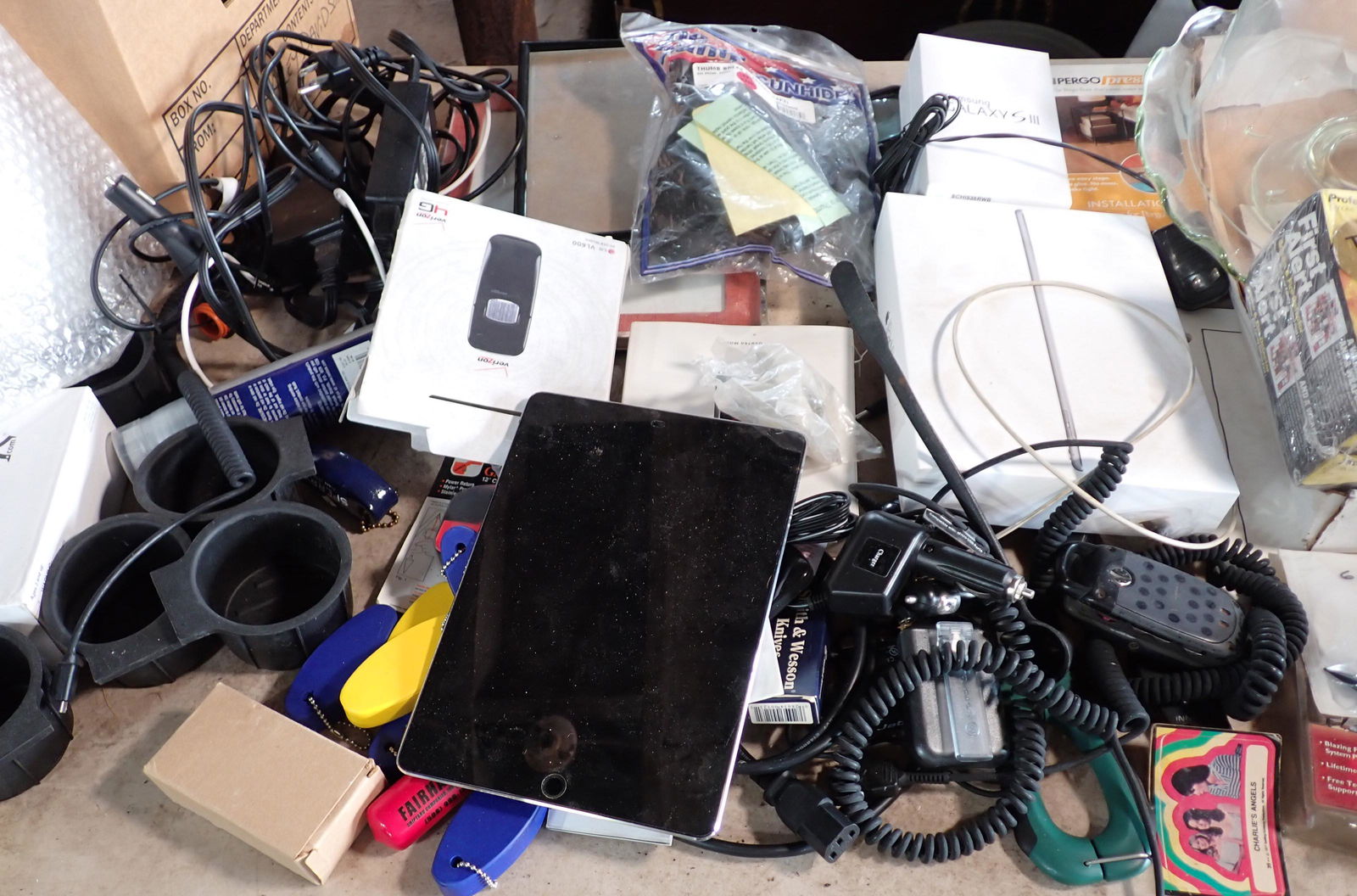 Apple Ipad & Misc Contents of Tables (1 of 7)