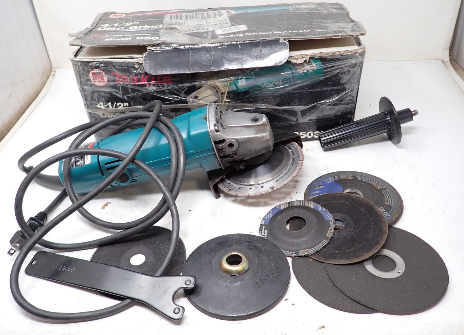 Makita 4 1/2" Disc Grinder 9503BHZ (1 of 5)