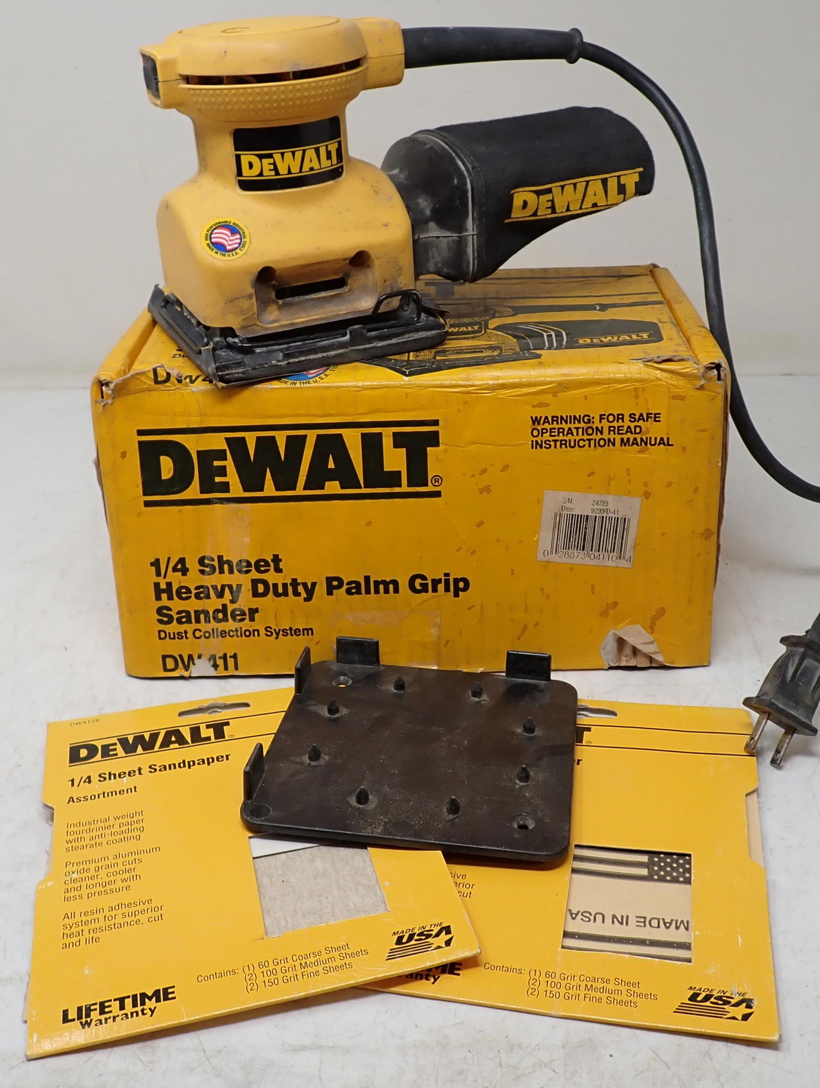 DeWalt 1/4 Sheet Palm Sander (1 of 2)