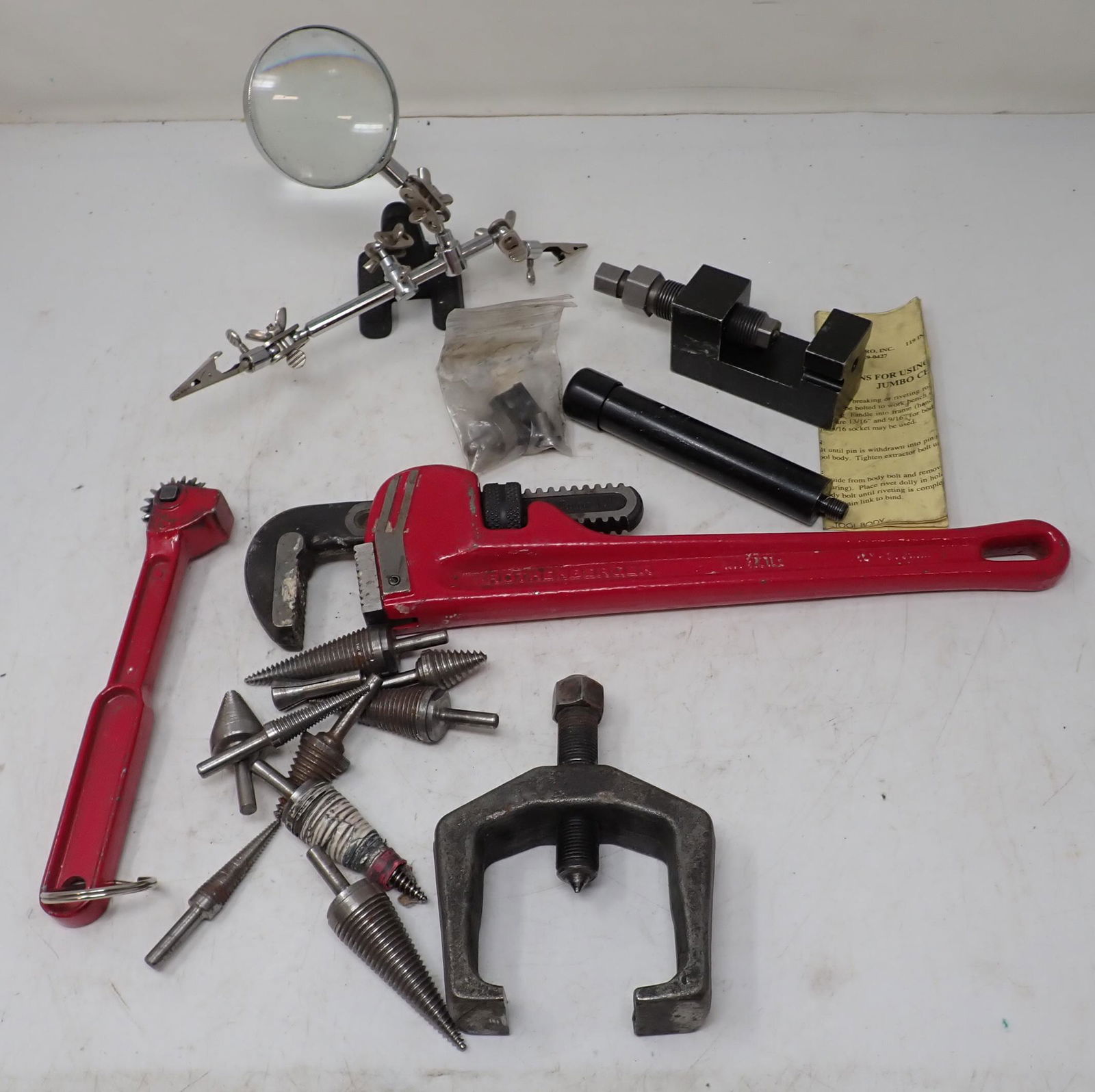 Chain Tool Pipe Wrench Magnifying Glass (1 of 5)