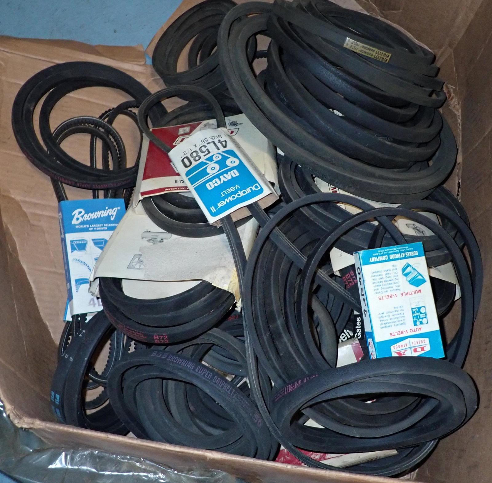 Box of V-Belts: NO Shipping !