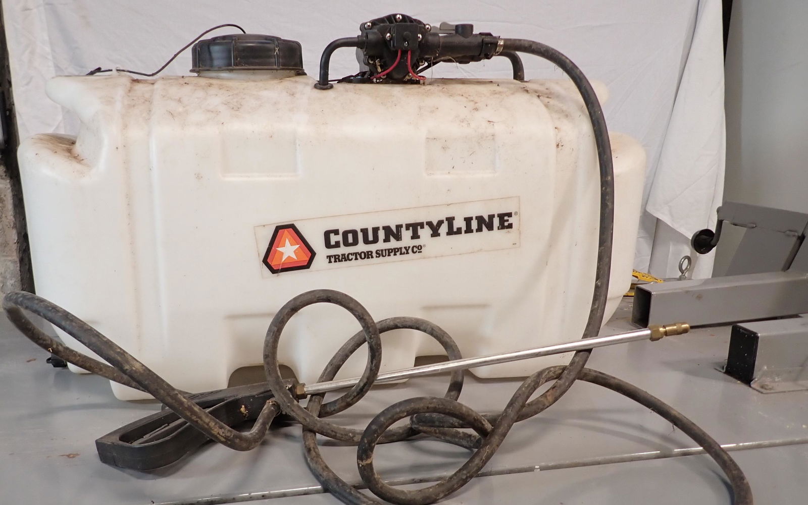 County Line 30 Gallon Tank w/ Pump (1 of 5)