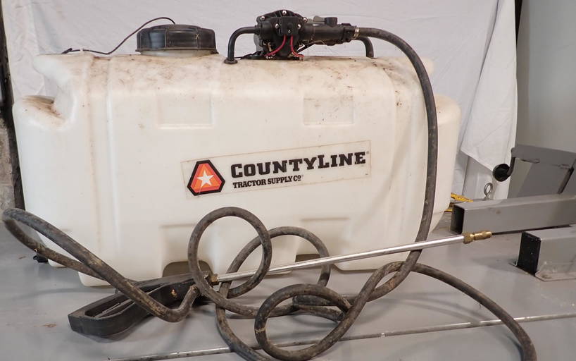 County Line 30 Gallon Tank W/ Pump