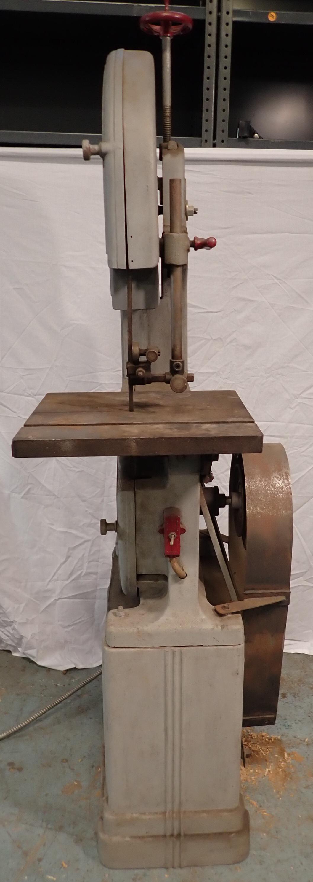 Vintage Walker Turner Bandsaw (1 of 5)