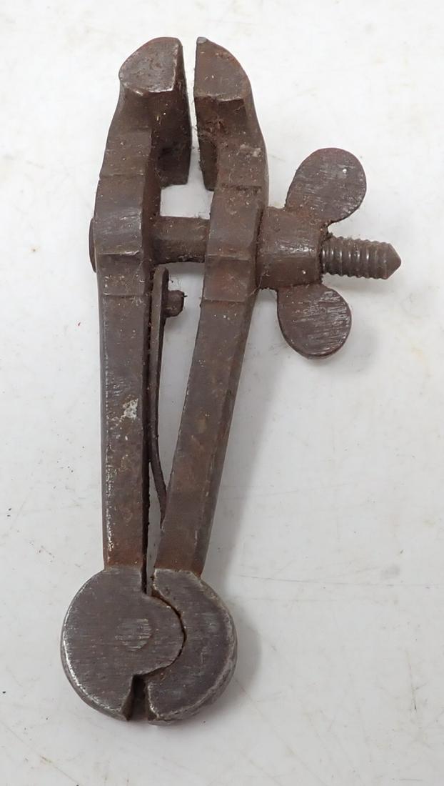 Antique Machinist / Watchmakers Vise: Approx 1 1/2" jaws and 4 5/8" long