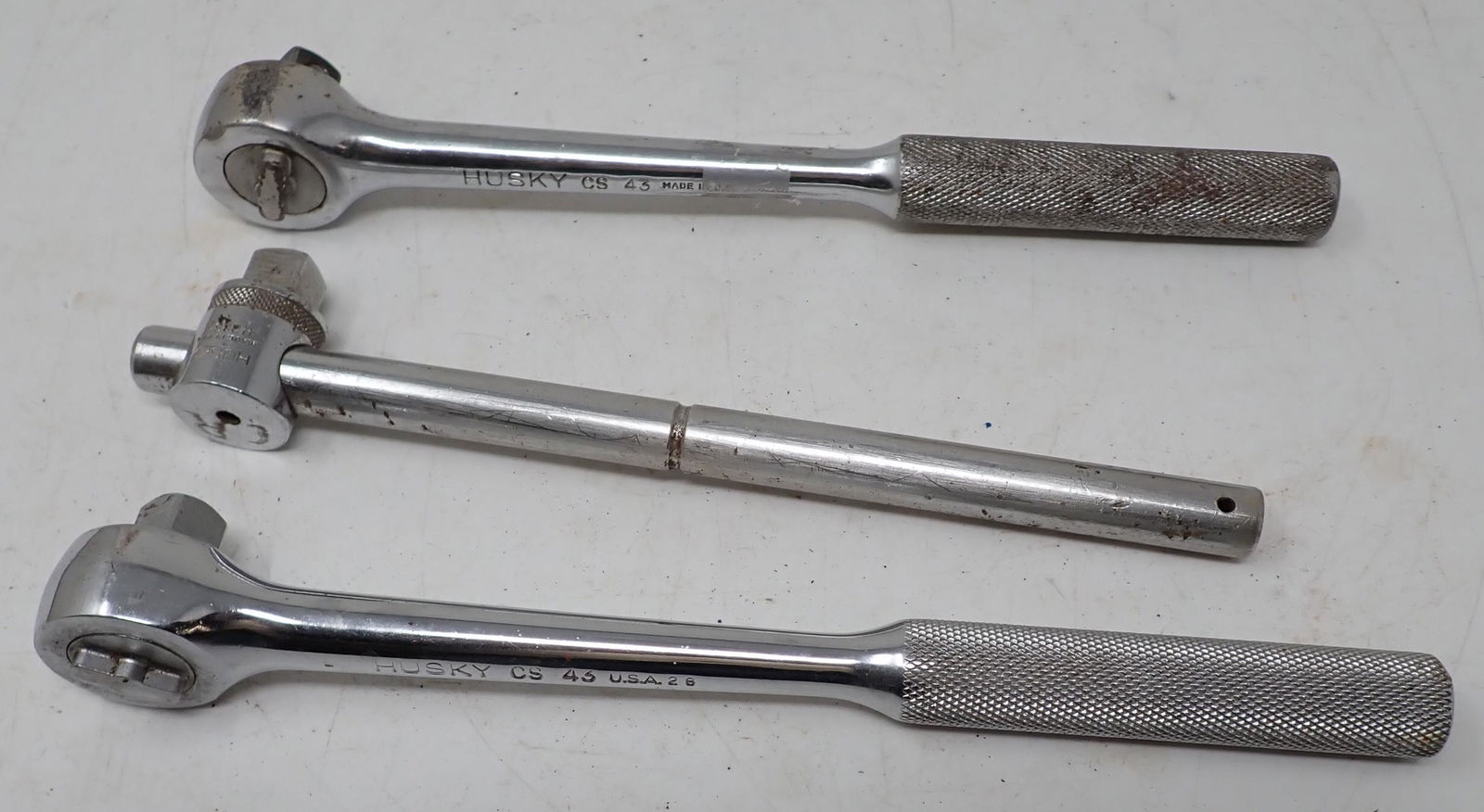 Husky 1/2" Drive Rachets and Breaker Bar (1 of 2)