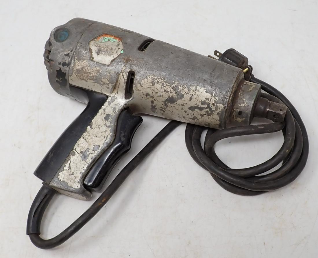 1/2" Drive Impact Gun: 1/2" drive