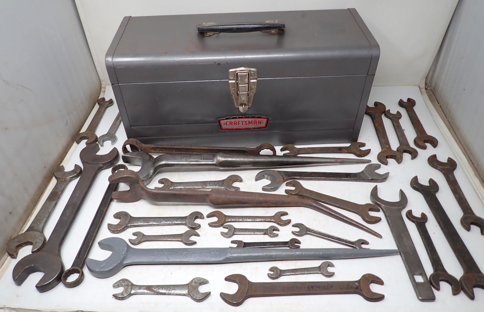 Antique/Vintage Wrenches Craftsman Tool box (1 of 6)