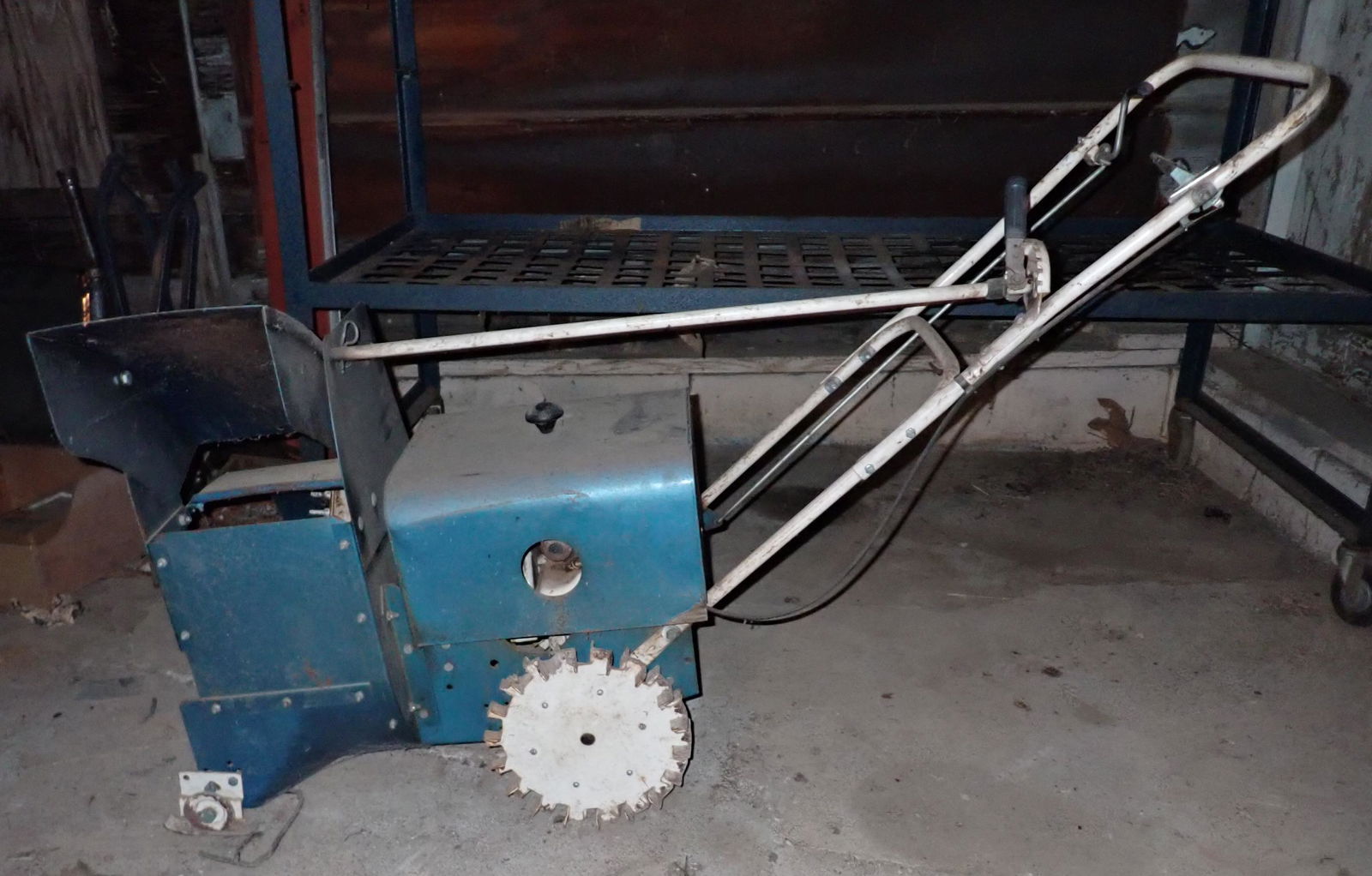 Vintage Snowblower w/ Briggs & Stratton Engine (1 of 8)