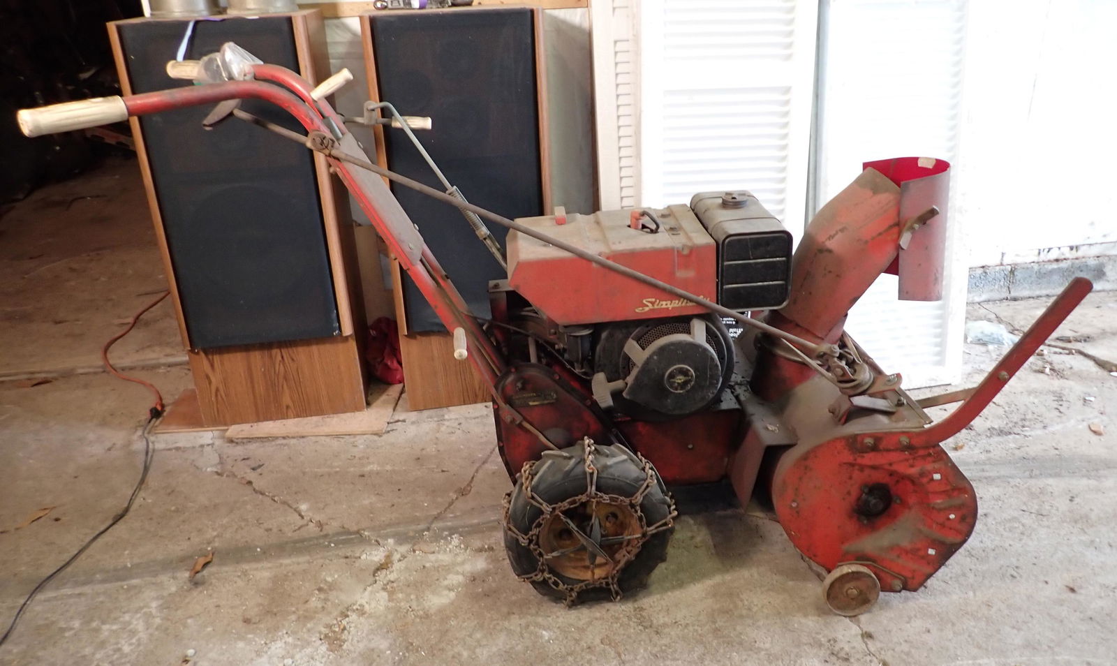 Vintage Simplicity Snowblower w/ Briggs & Stratton Engine (1 of 6)