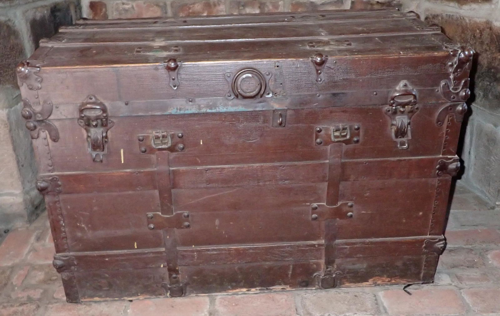 Flat Top Trunk (1 of 4)