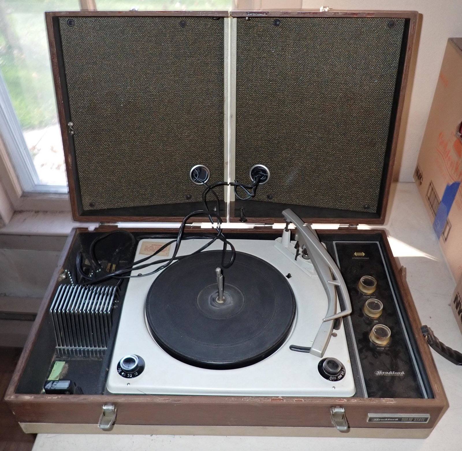 Bradford 89409 Turntable: turntable / record player
