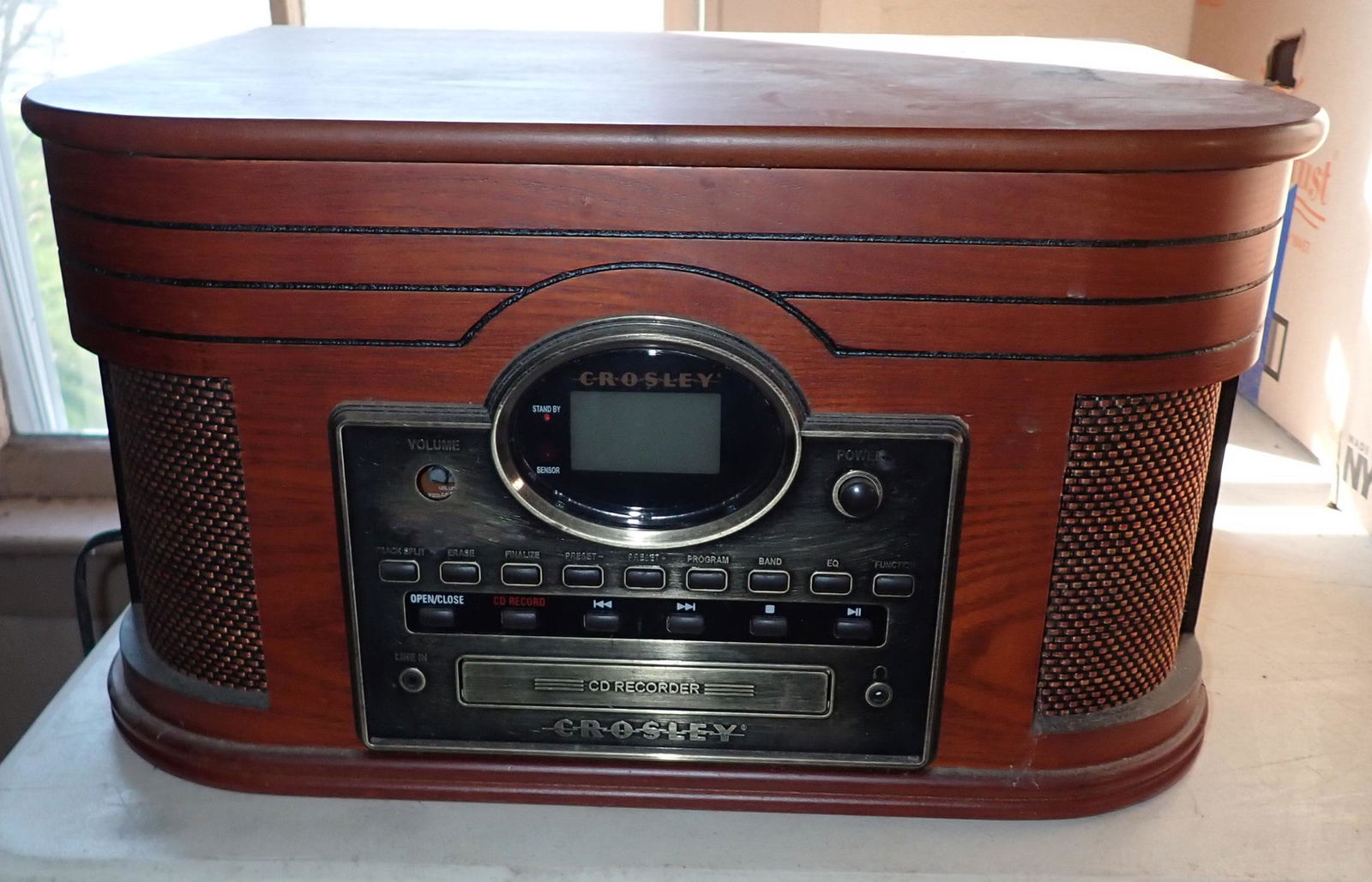 Crosley CR-247 Stereo / Turntable (1 of 7)