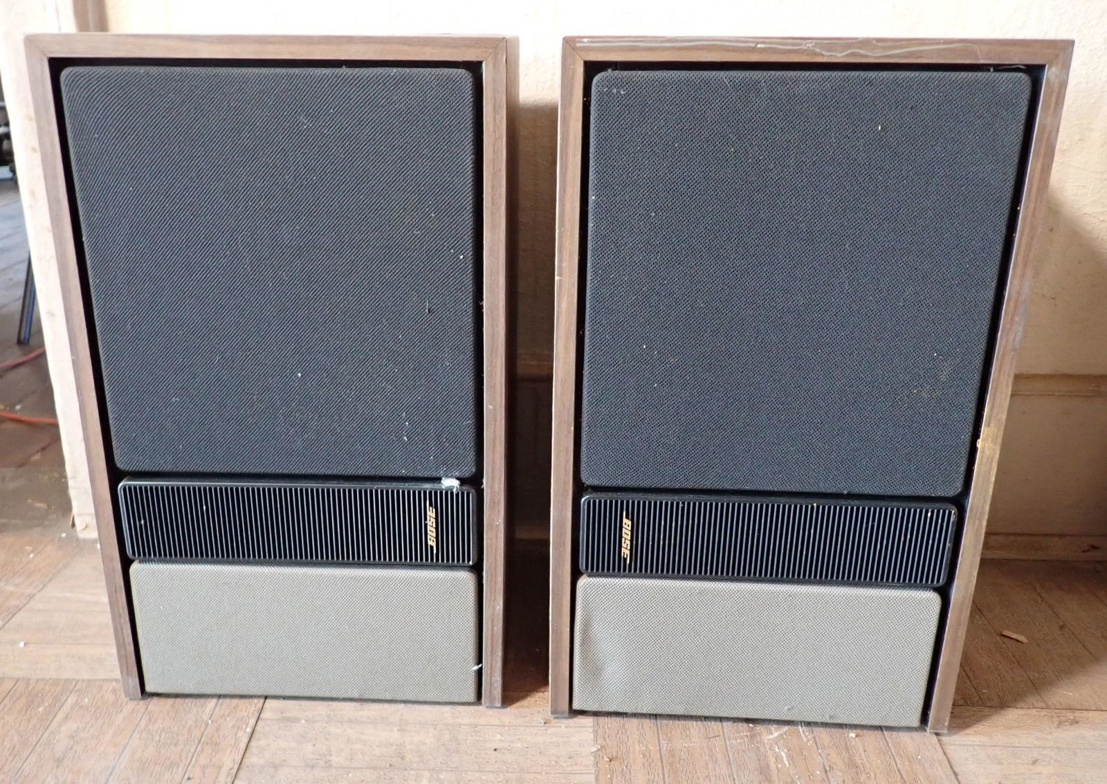 Pair of Bose 301 Series II Speakers (1 of 6)