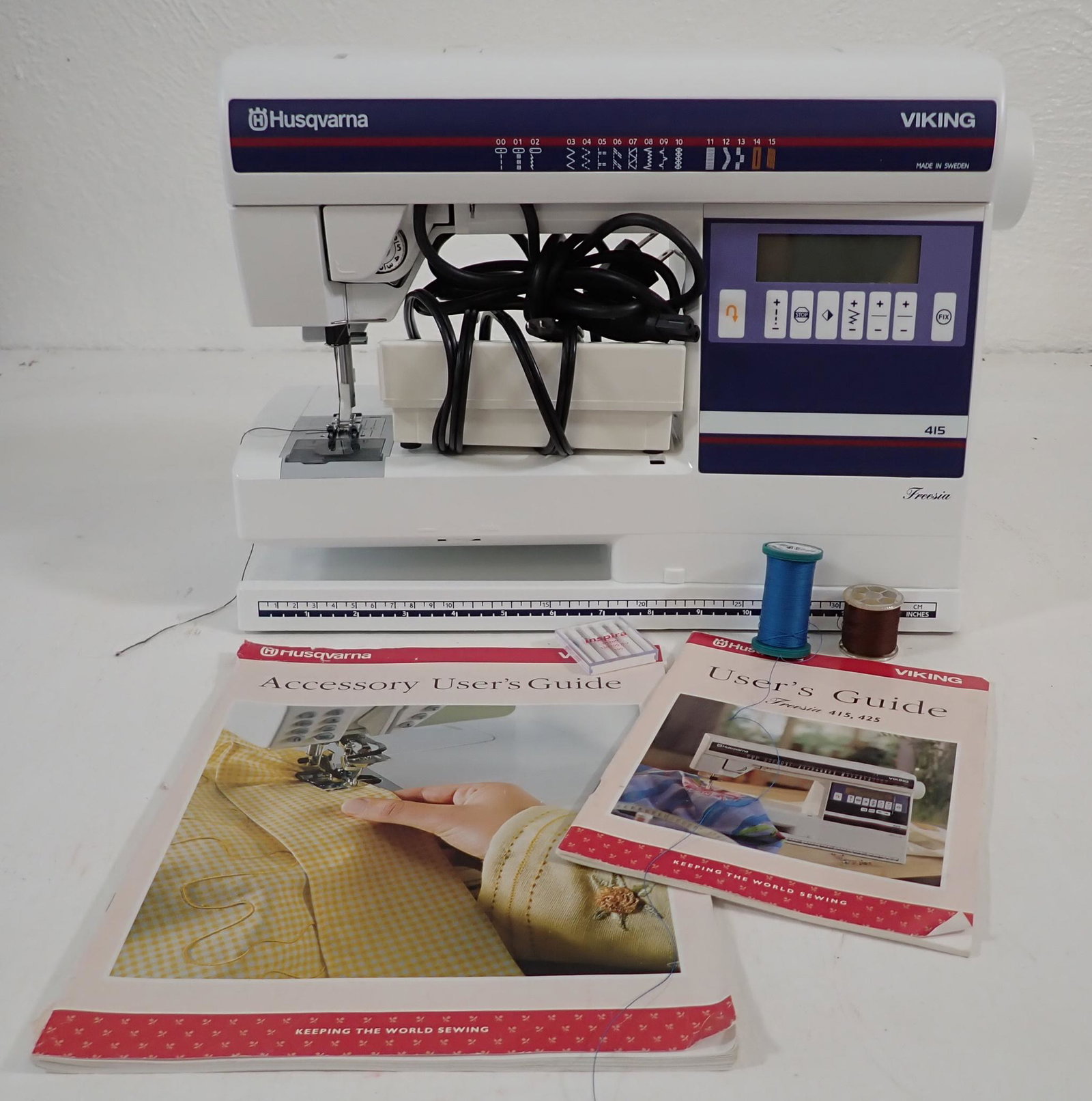 Husqvarna Viking 415 Sewing Machine (1 of 4)