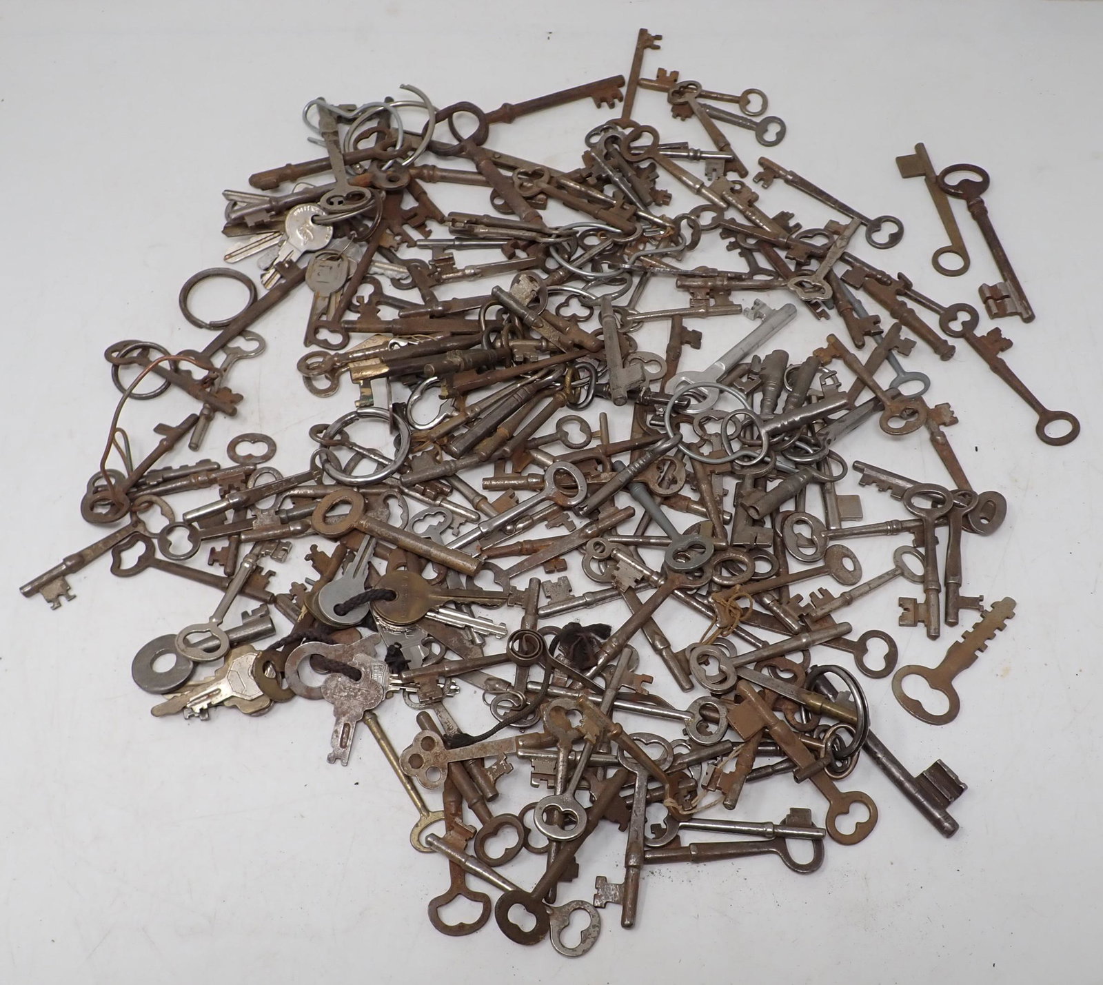 Antique / Vintage Skeleton & Misc Keys (1 of 5)