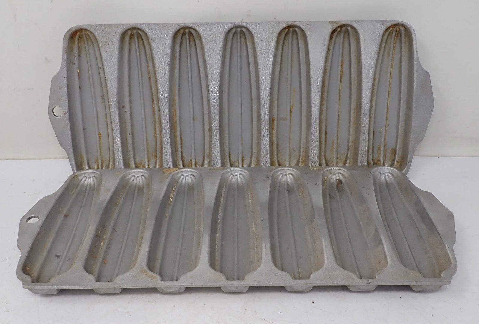 2 Wearever 2797 Aluminum Corn Molds (1 of 3)