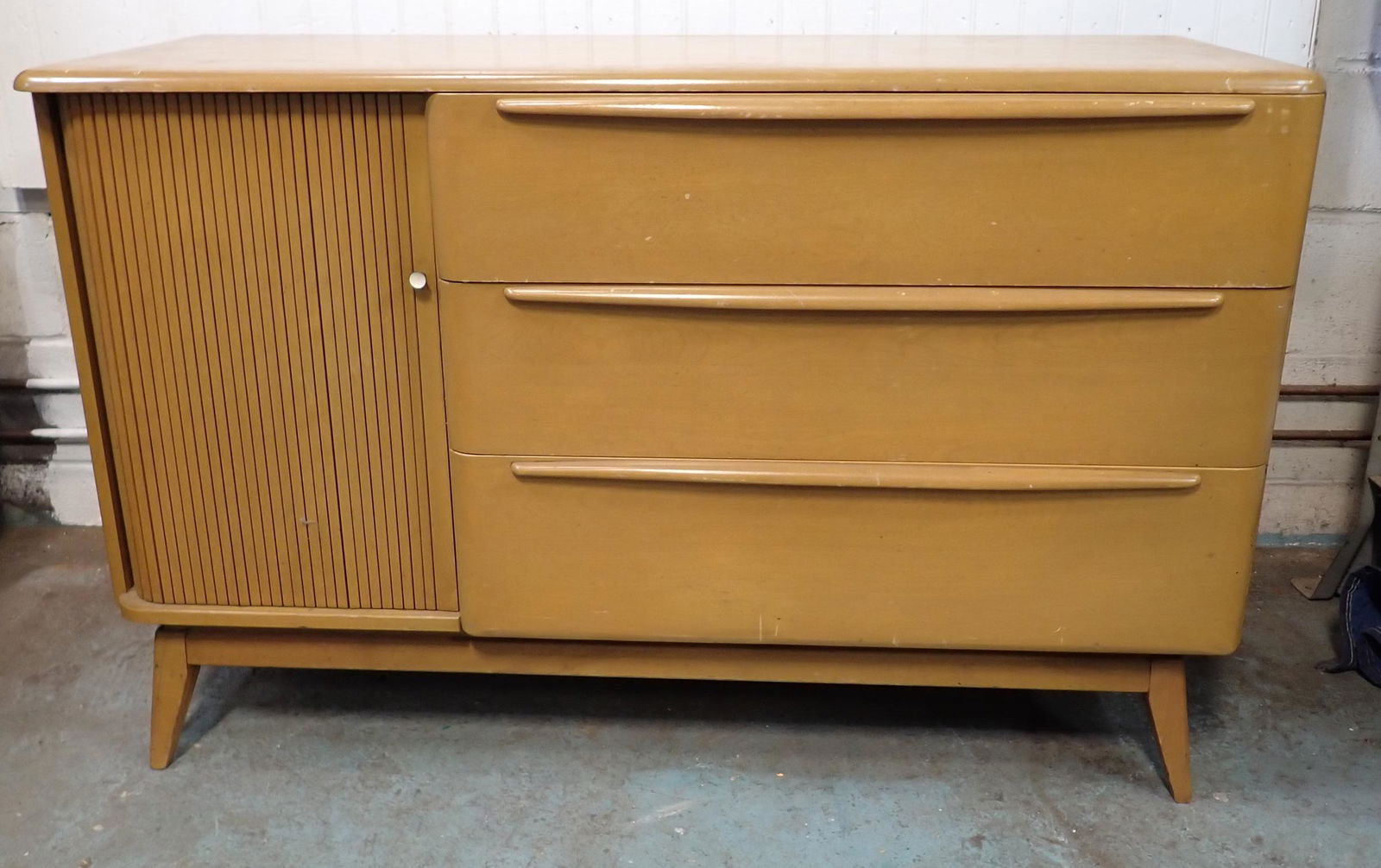 Heywood Wakefield Wheat Dresser (1 of 10)