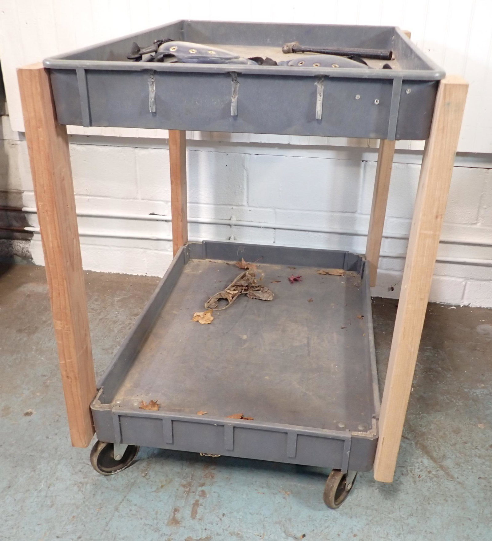 Rolling Shop Cart (1 of 3)