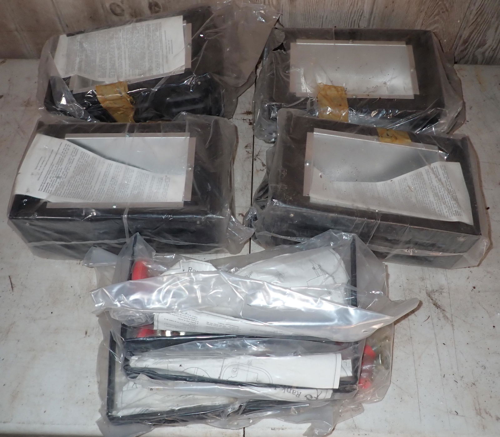 4 Broad Strand Lighting 3420 Lights: Come with 4 brackets