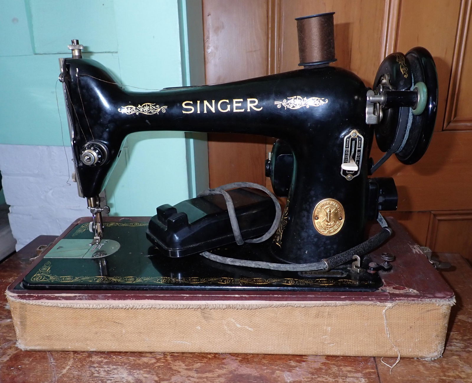 Singer Sewing Machine: Sewing machine