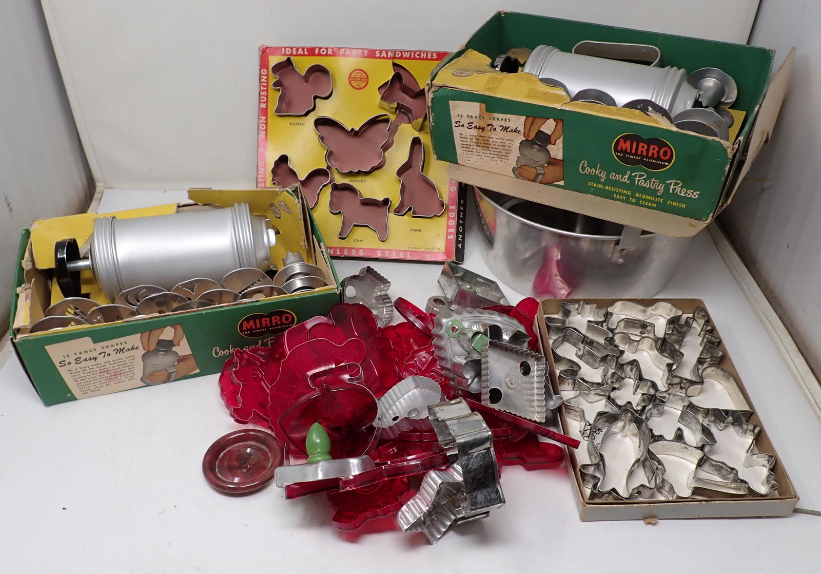 Cookie Cutters Mirro Pastry Presses (0117) on Dec 31, 2022 M.J