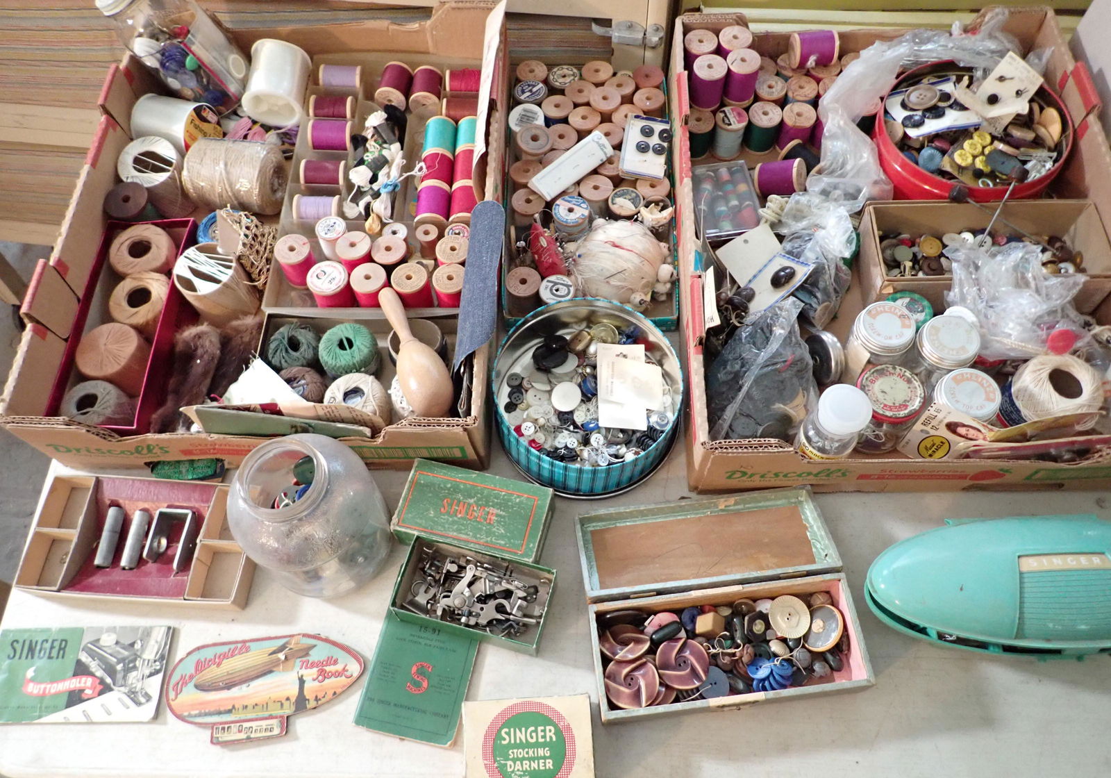 Buttons Thread Misc Sewing (1 of 19)