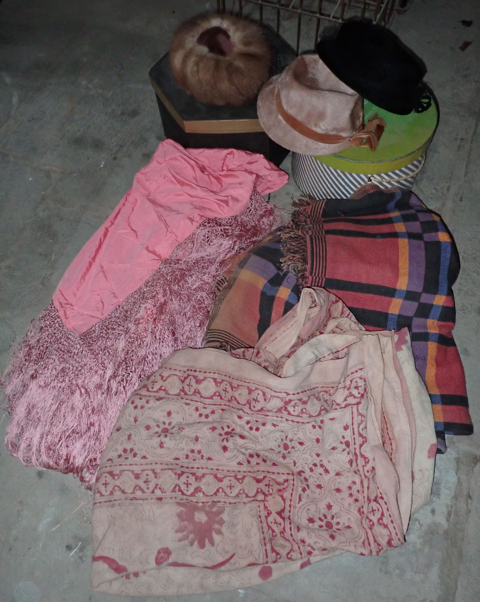 Fur Vintage Hats & Tablecloths: Hats and tablecloths