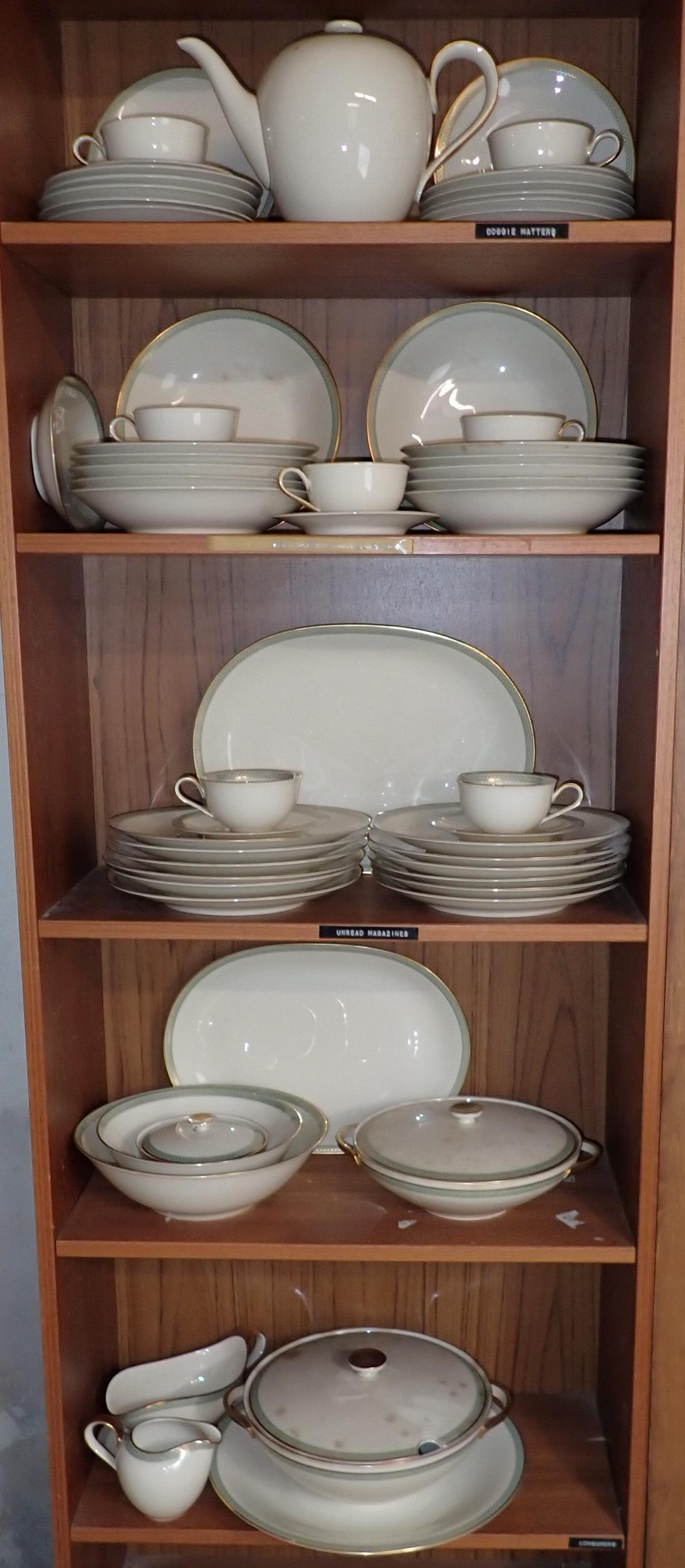 Heinrich Selb Bavaria Dinnerware (1 of 7)