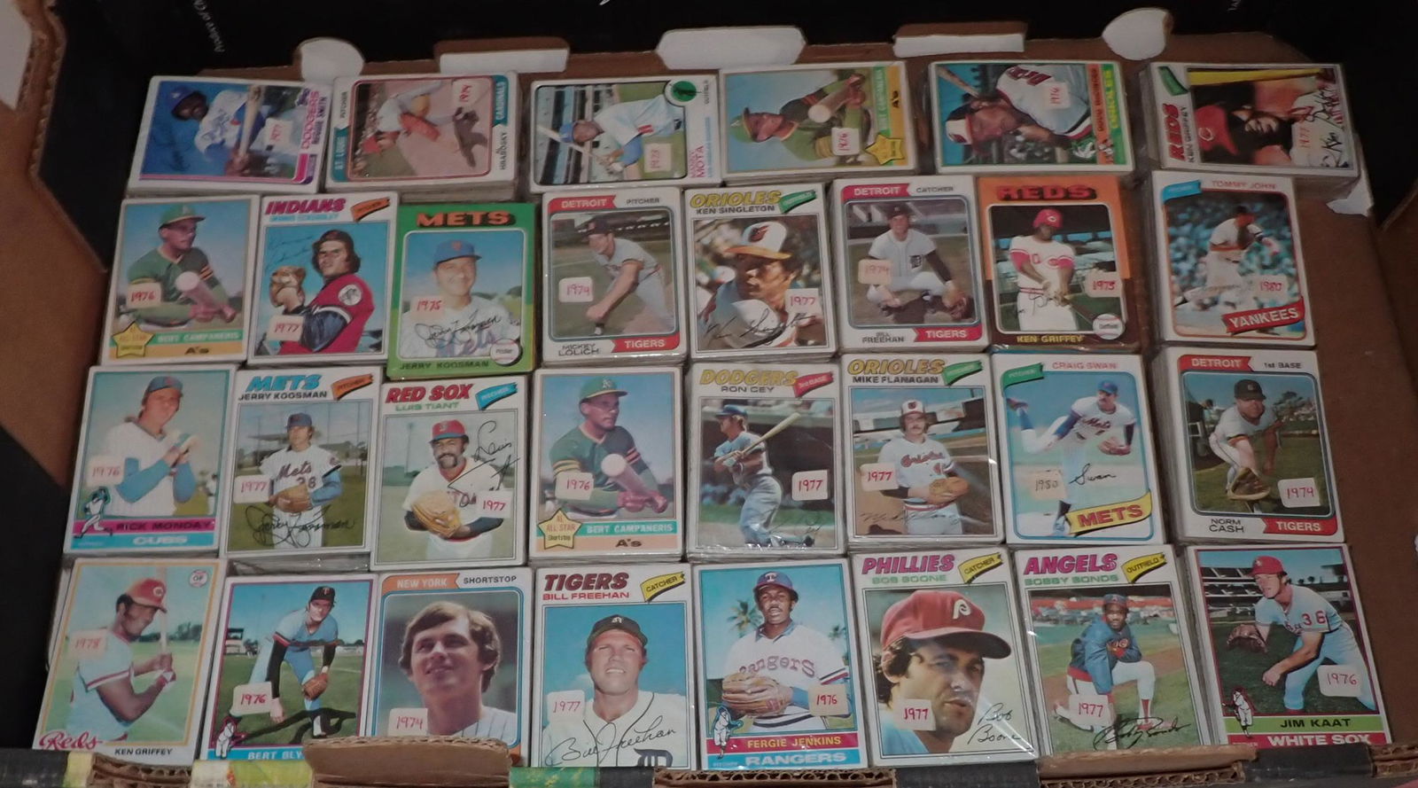 30 Stacks of 1970's & 80's Baseball Cards (1 of 6)