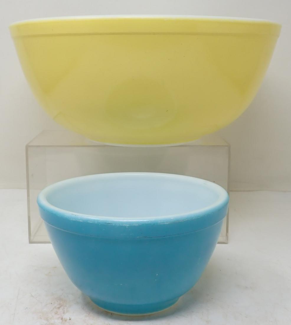 2 Pyrex Mixing Bowls (1 of 2)