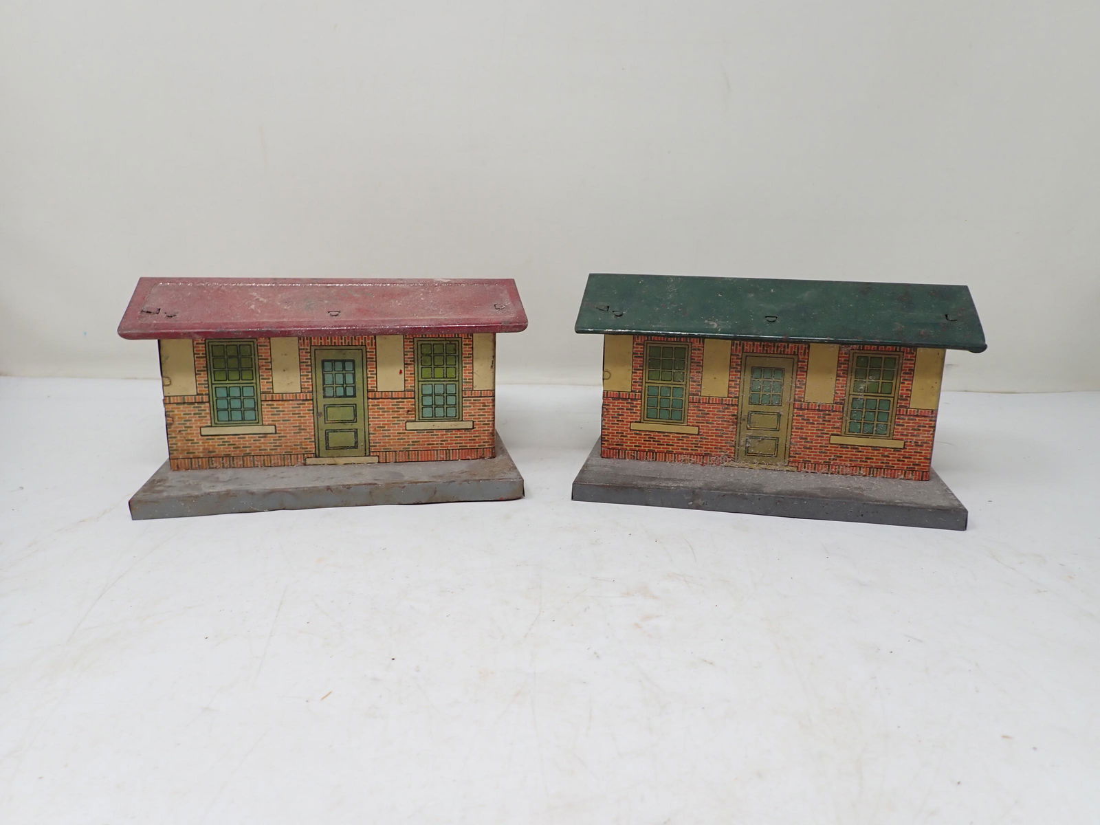 American Flyer No. 90 Hyde Park Stations (1 of 4)