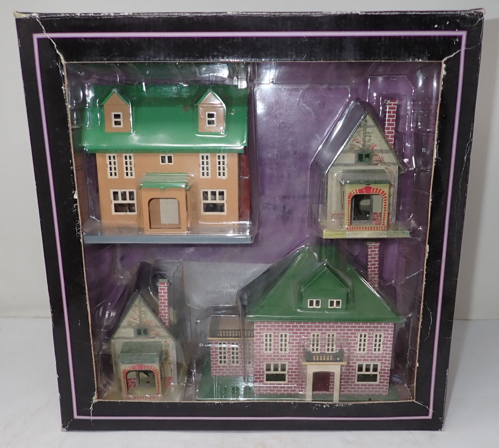 Tinplate Traditions MTH Villa Set (1 of 2)