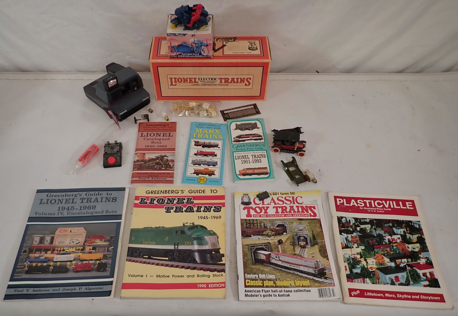 Train Books Deluxe Plastic Motorcycle & Misc (1 of 5)
