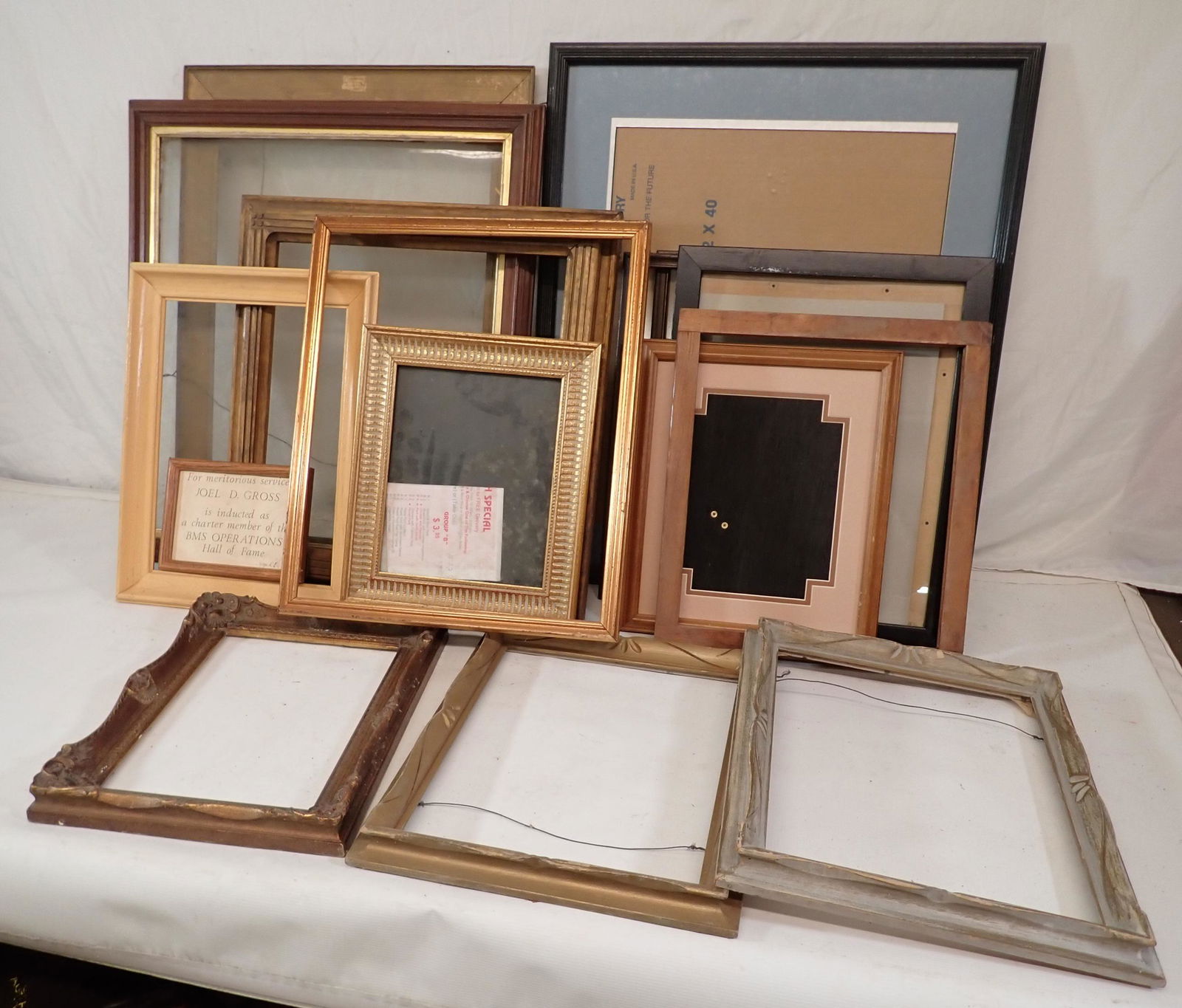 Picture Frames (0562) on Jan 08, 2023 M.J. Stasak Jr. Auction and
