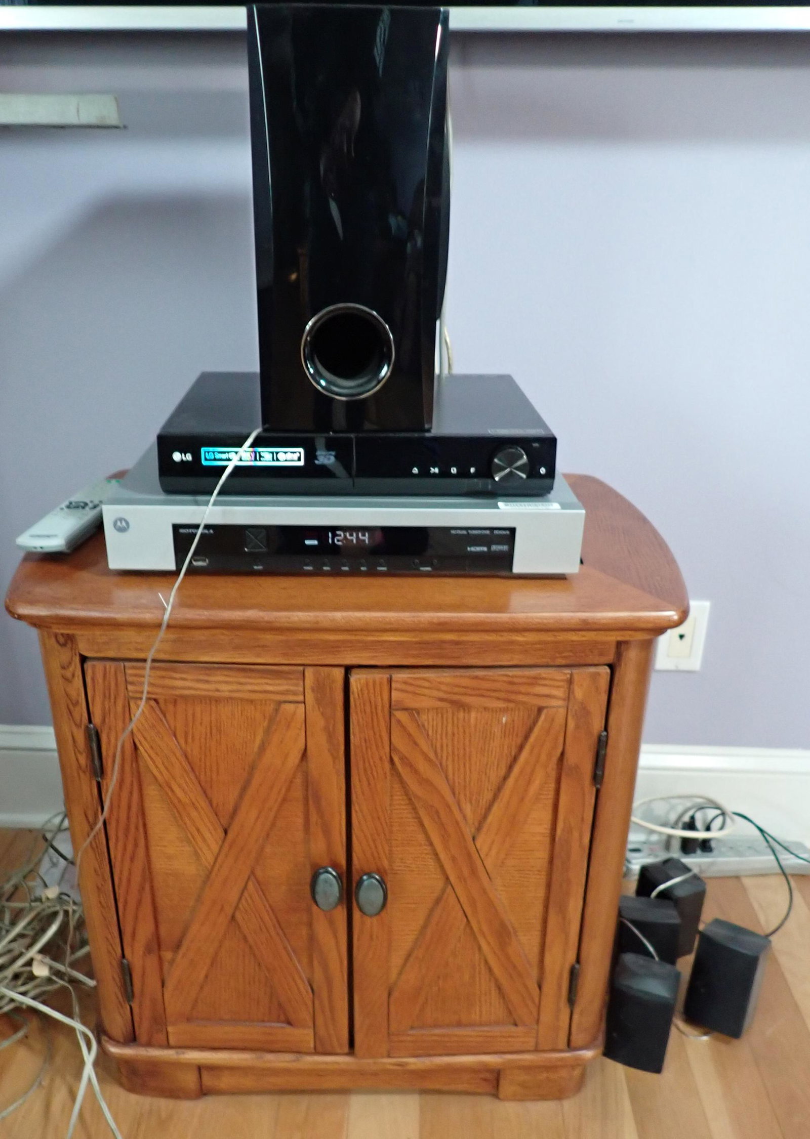 Blu-Ray Player Motorola Tuner Cd's Cabinet (1 of 5)