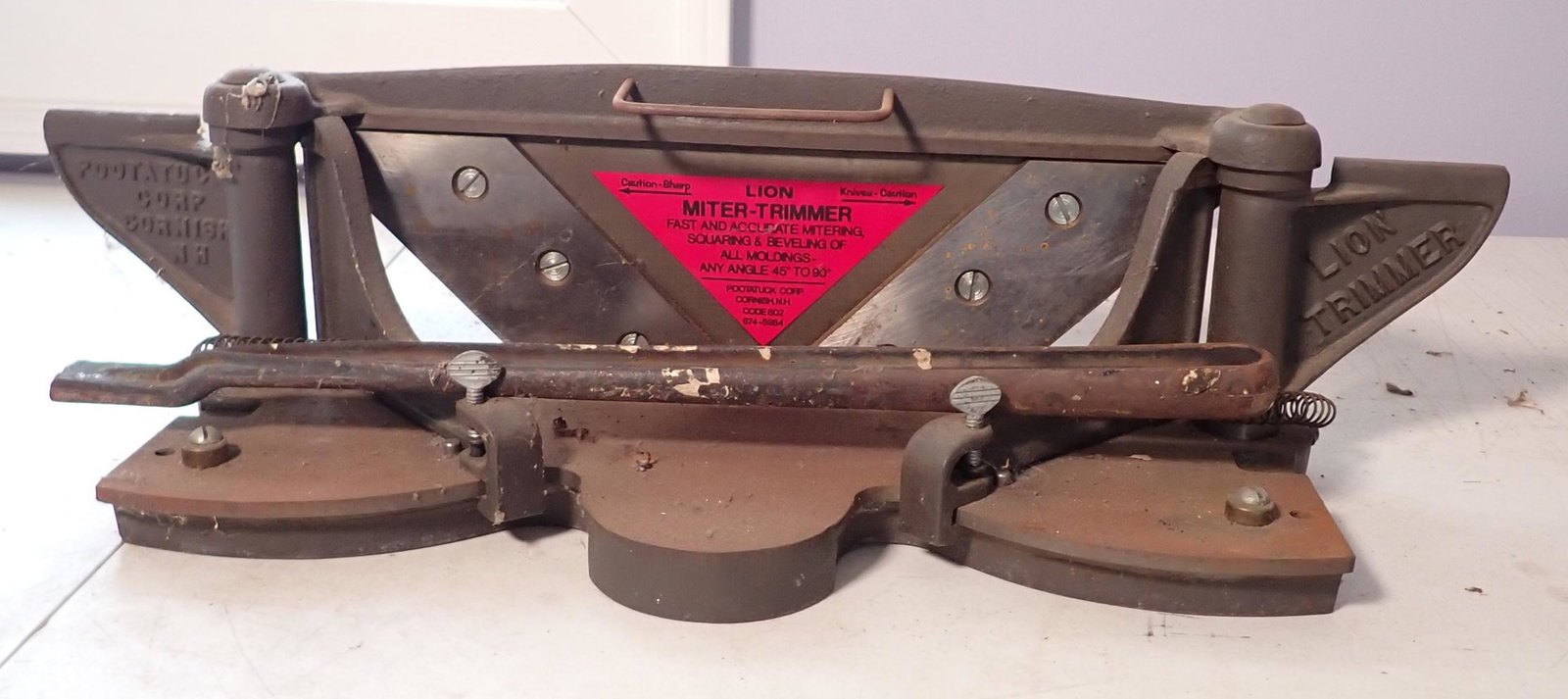 Lion Miter Trimmer (1 of 6)