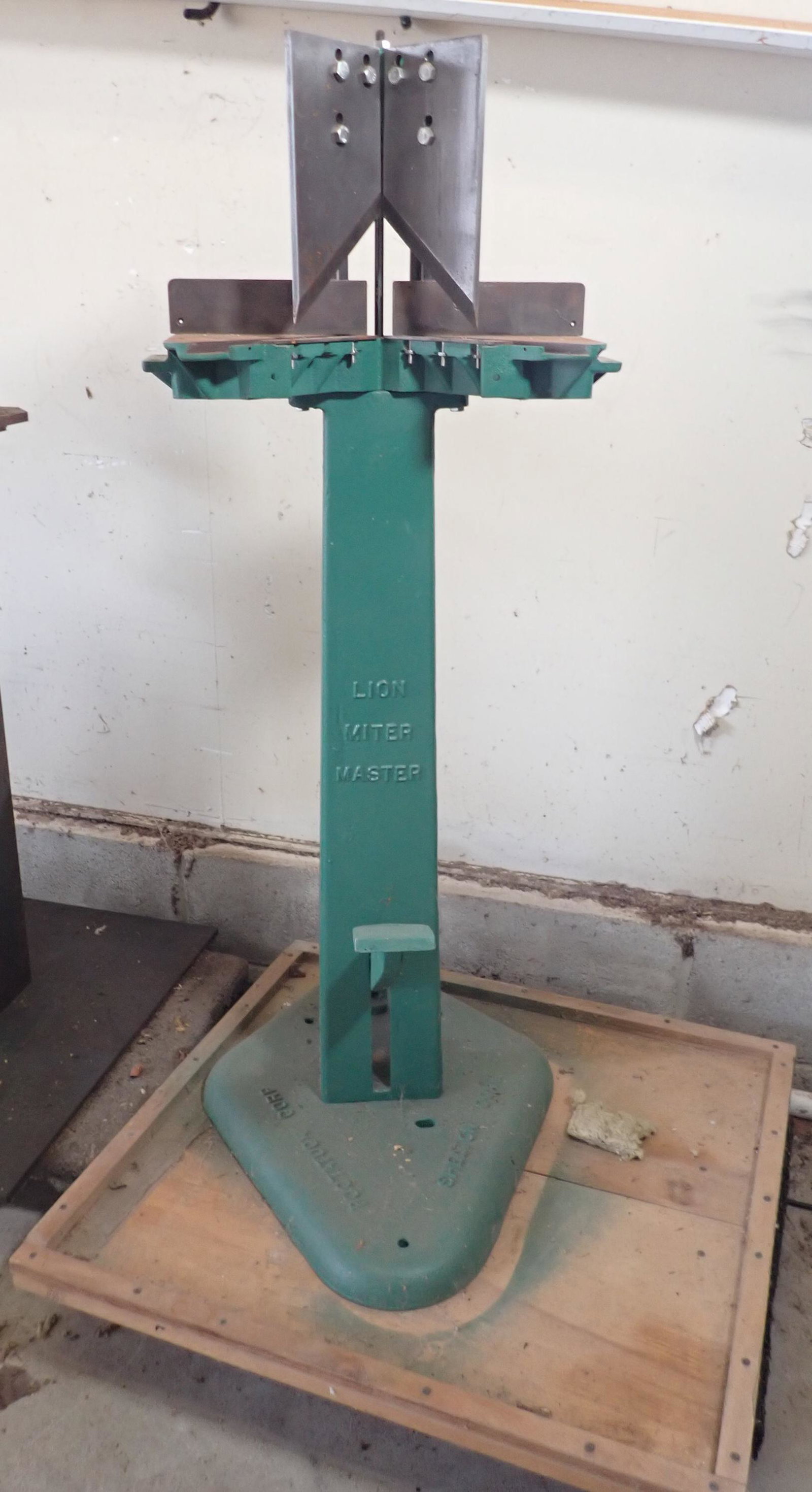 Lion Miter Master Cutter / Trimmer (1 of 6)